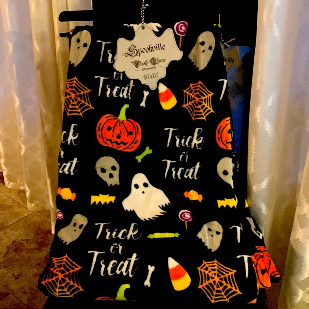 Spookville oversized Halloween throw 60 x 70